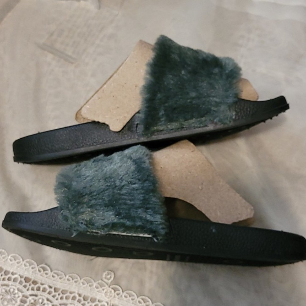 GREENBAY PACKERS SLIDES - VGUC 😍 - SIZE SMALL (5/6)